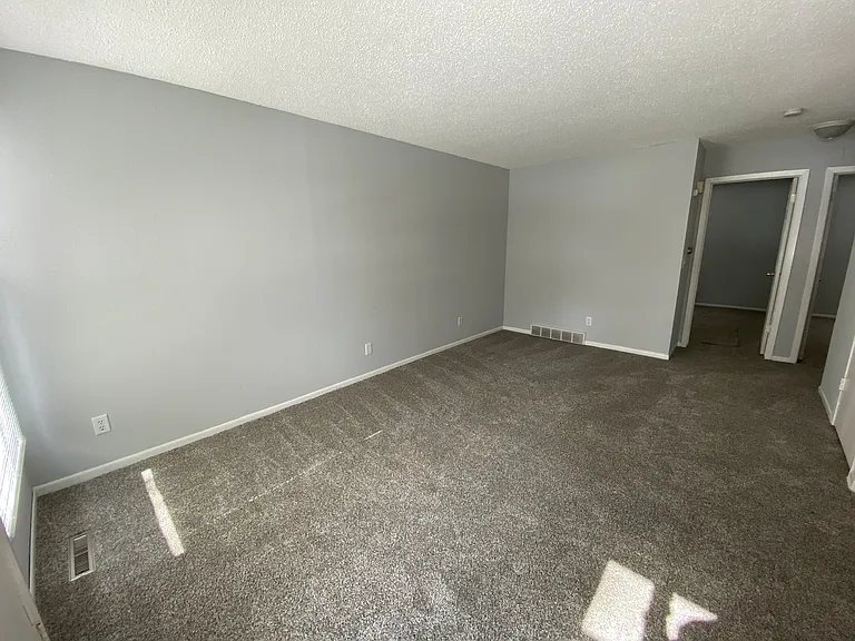 816 Hartford Ave — Photo 2