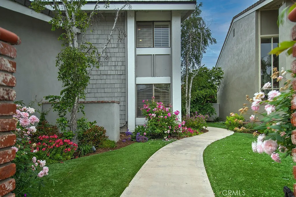 5 bed, 2500 sqft, $6,500 — Photo 2