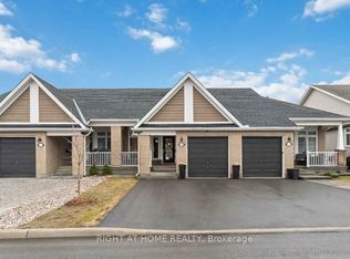 14 Kayenta St, Ottawa, ON K2S2K8