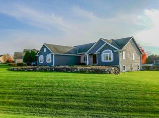 S54W25795 Hazelhurst Ln, Waukesha, WI 53189