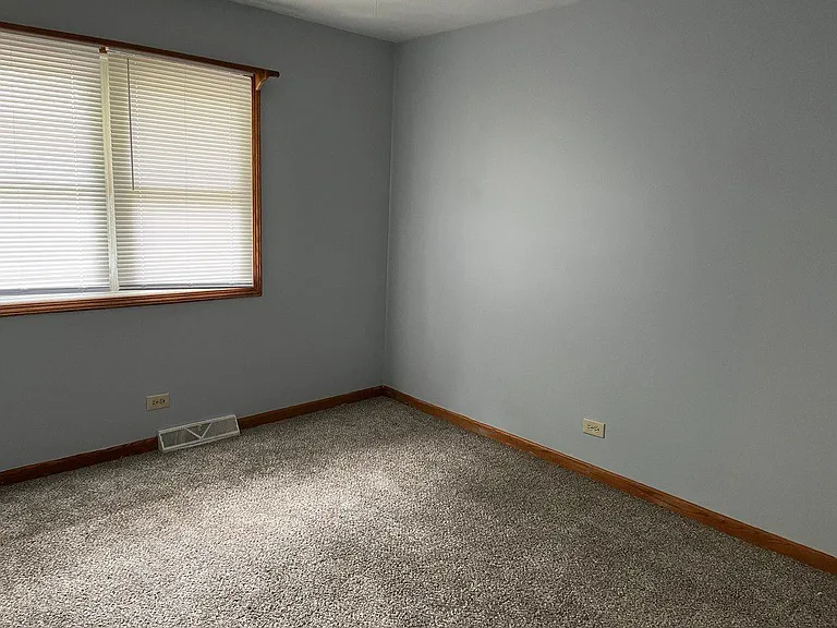472 Nassau Ave — Photo 8