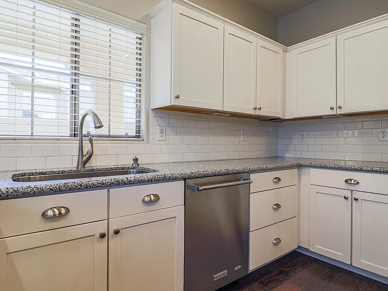15304 W Wethersfield Rd — Photo 12