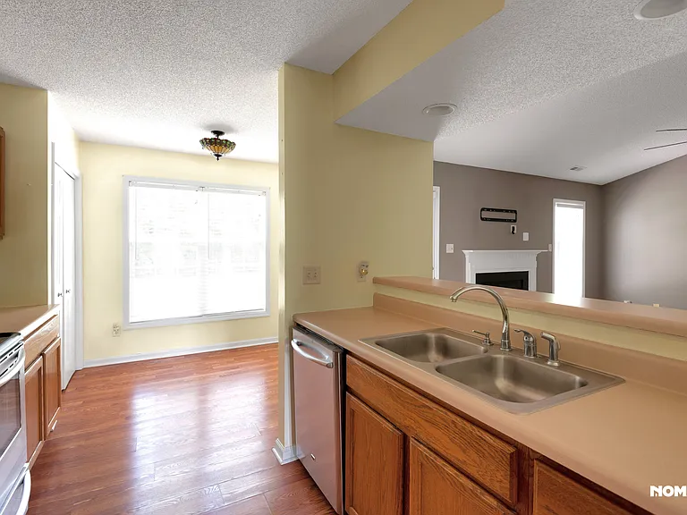 216 Stone Point Ln — Photo 16