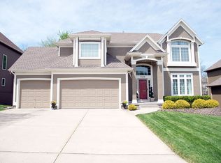 1416 NE Whitestone Dr, Lees Summit, MO 64086