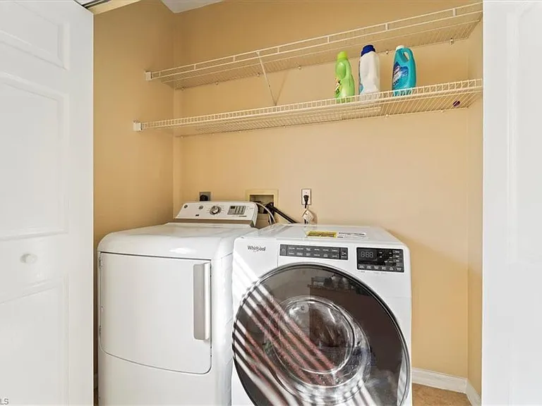 12341 Eagle Pointe Cir — Photo 37