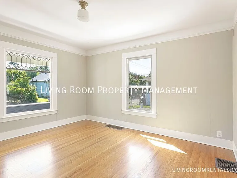 4137 NE 8th Ave — Photo 5