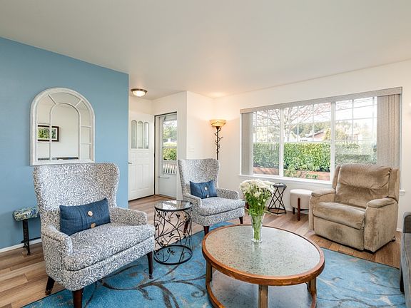 4th image of 161 W Whidbey Ave APT 2