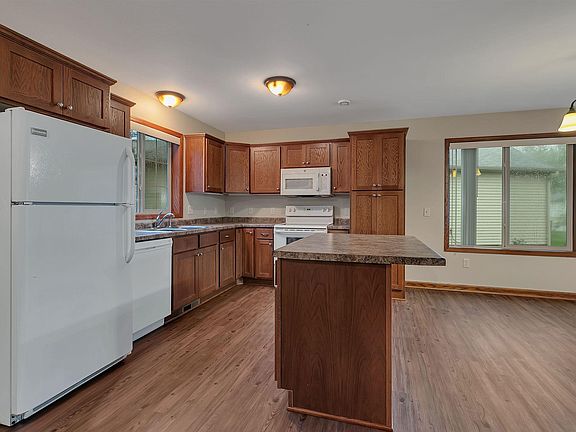 3rd image of 647 Cottonwood Ave