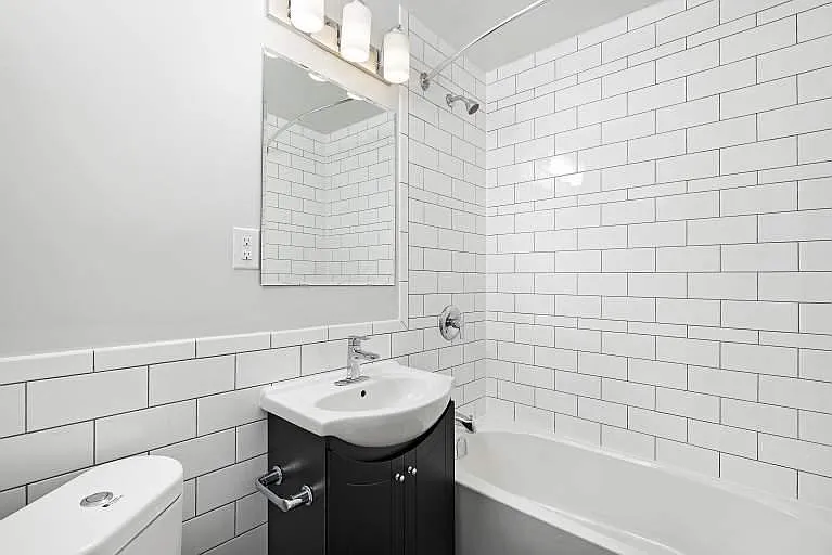 286 Finch Ave W — Photo 6