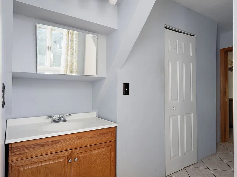 427 Flower Ave E — Photo 15