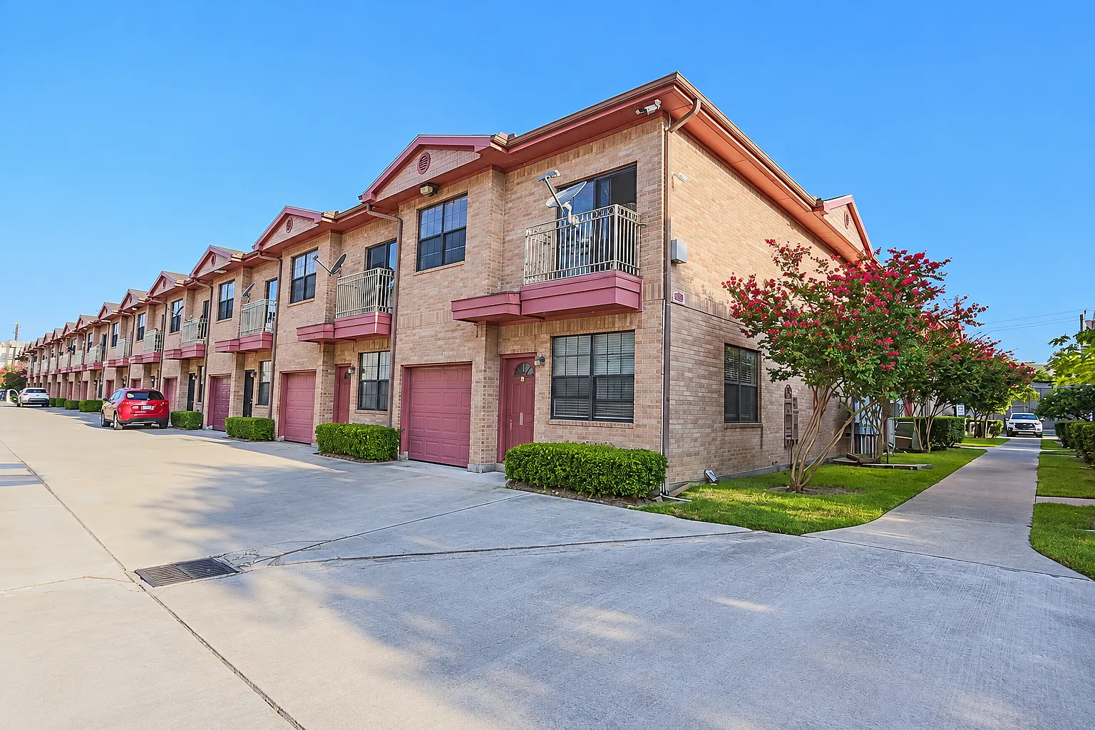 2 bed, 1.5 bath, 1090 sqft, $1,550 — Photo 1