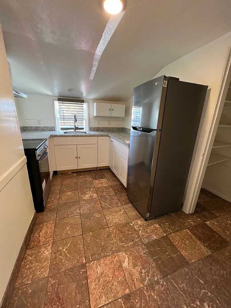 12935 SW Beaverdam Road ~ Super Convenient Location! — Photo 3