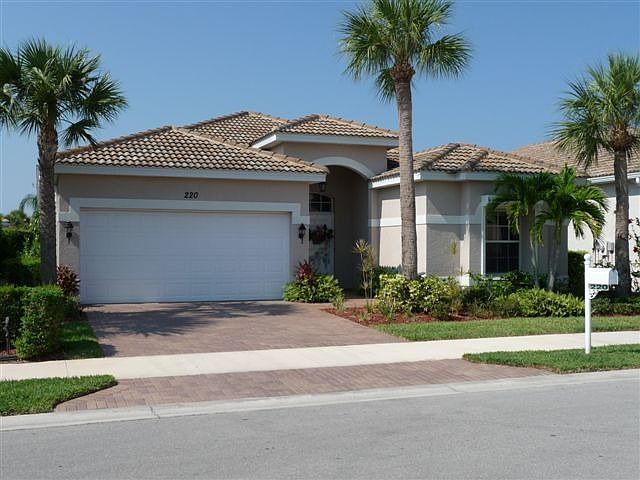 1st image of 220 Glen Eagle Cir