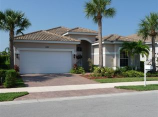 220 Glen Eagle Cir, Naples, FL 34104