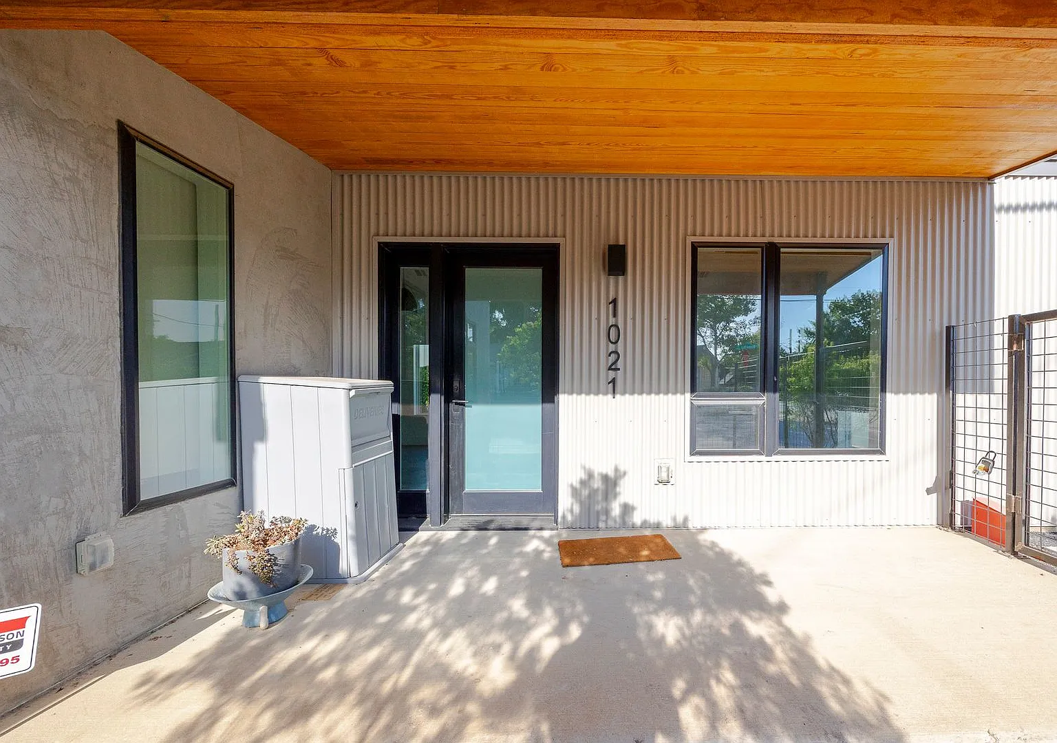 Bright, Open & EfficientPerfect Home for Modern Living! — Photo 2