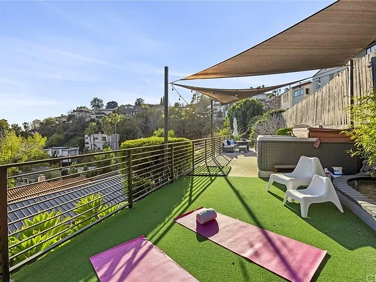 3651 Lowry Rd — Photo 32