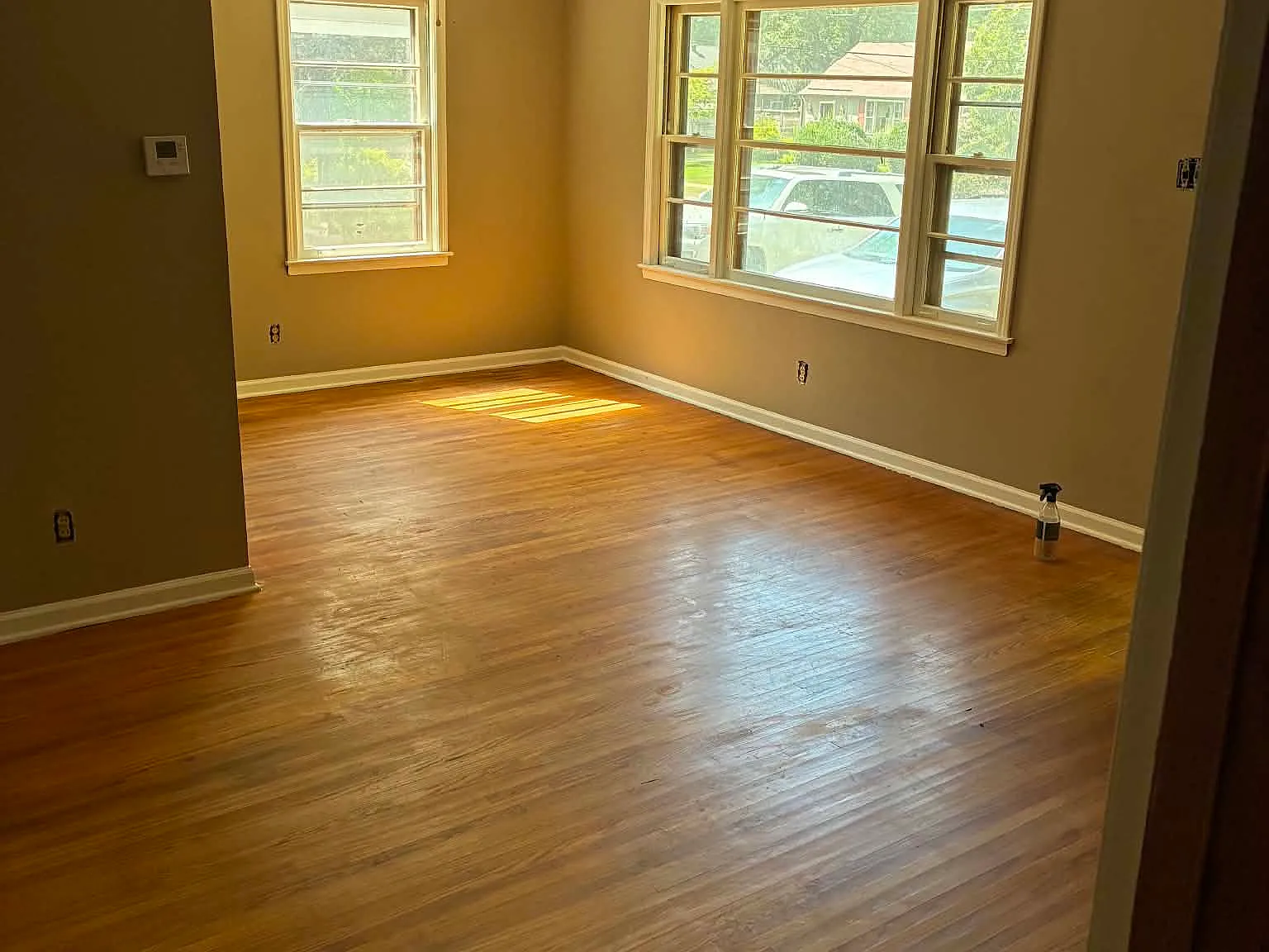 3 bed, 1.5 bath, 1030 sqft, $1,200 — Photo 2