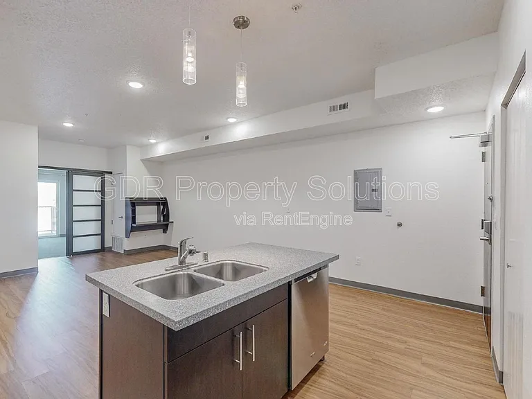 950 4th St NW #304 — Photo 7
