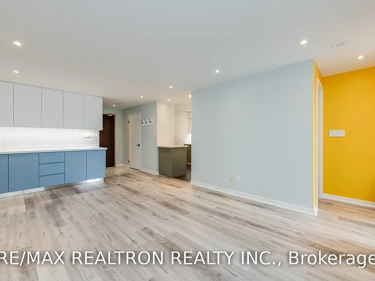 30 Greenfield Ave #905 — Photo 5