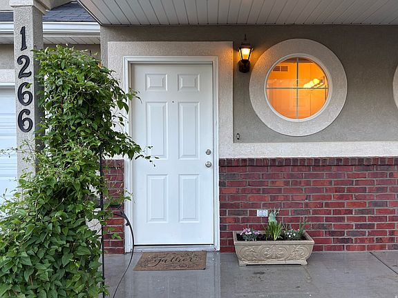 2nd image of 1266 W Bridalwood Loop