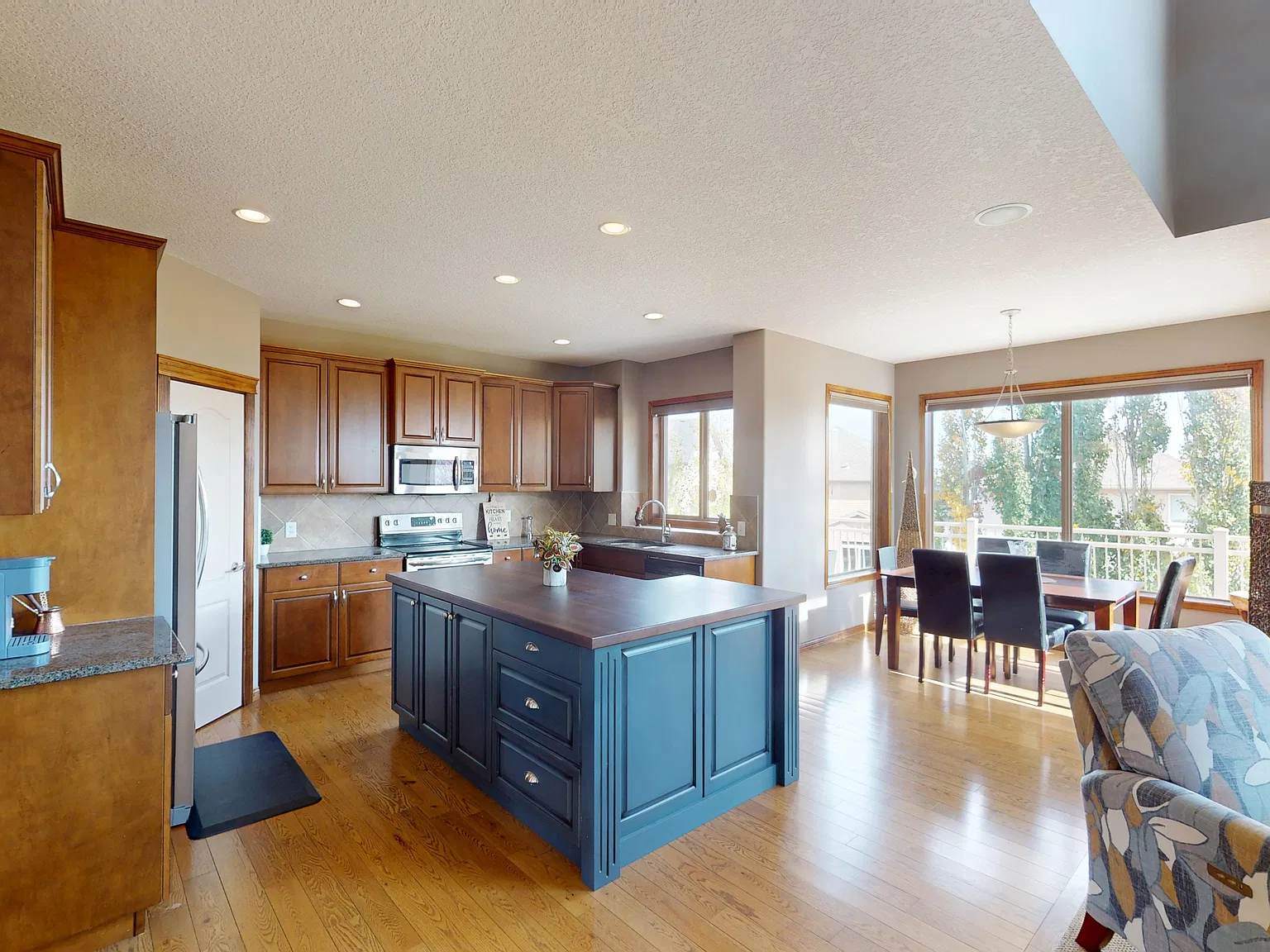 35 Tremblant Point SW — Photo 4