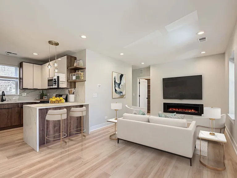 5014 N Rockwell St #1 — Photo 3