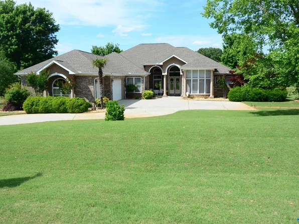 12820 Saint Andrews Dr, Athens, AL 35611