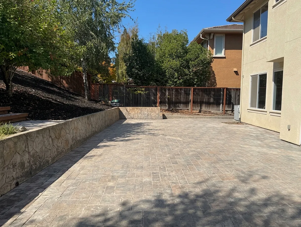 4 bed, 2.5 bath, 2337 sqft, $5,250 — Photo 4