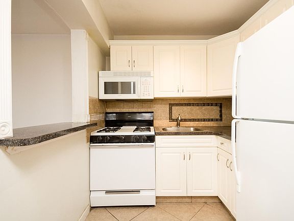 3rd image of 3311 Giles Pl APT 5A