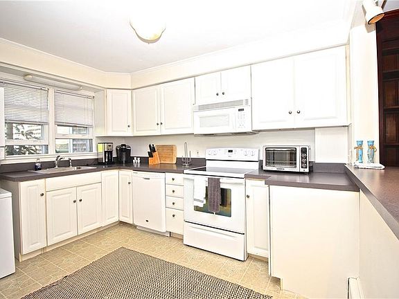 4th image of 26 Acacia Dr S