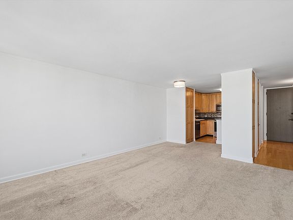 5th image of 1030 N State St APT 29C