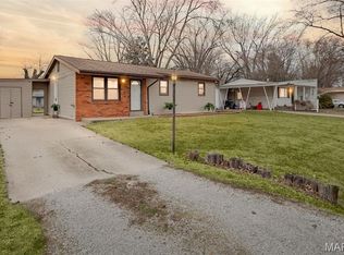 1106 Helvetia Dr, Highland, IL 62249