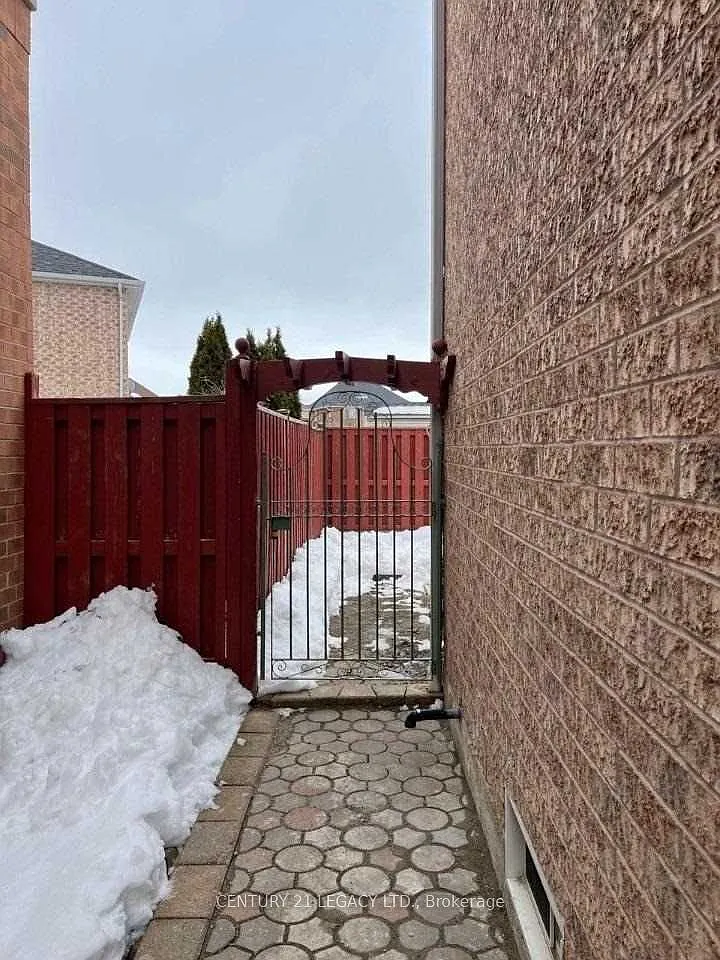 2 bed, $1,800 — Photo 1