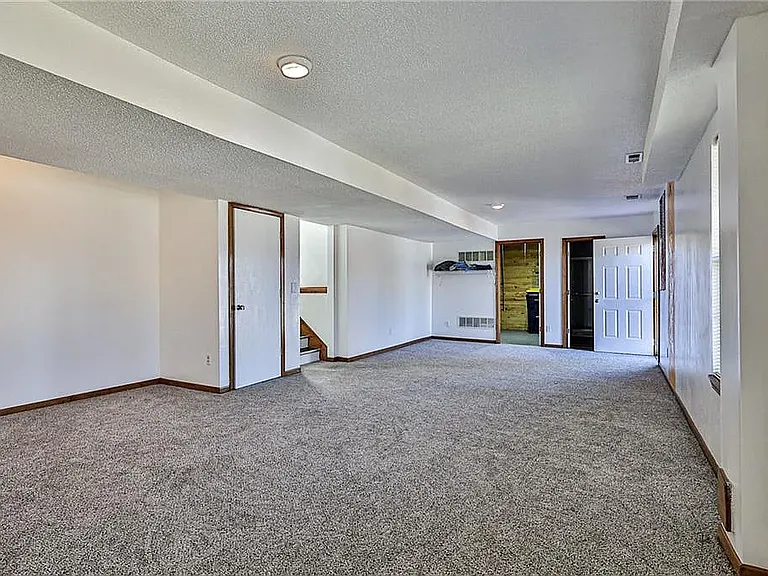 4010 E 16th Ct — Photo 7