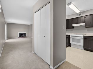 5701 W Ridgecrest Dr #EE1D08854, Peoria, IL 61615