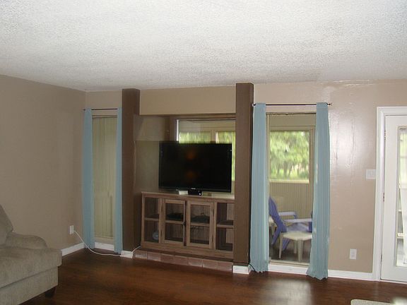 4th image of 541 Demarett Dr