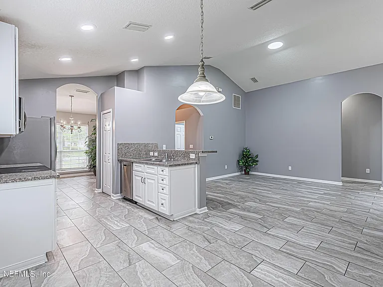 2243 Trailwood Dr — Photo 19