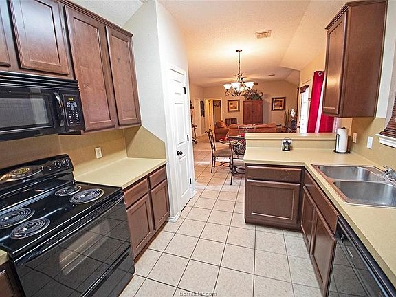 4th image of 2655 Symphony Park Dr