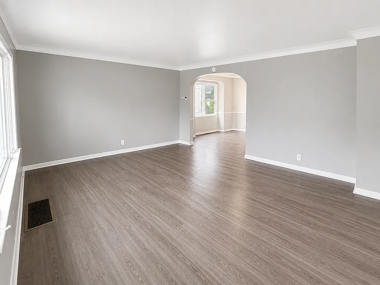 523 E Oakland St — Photo 5