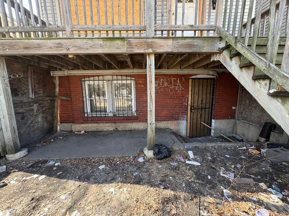 chicago-illinois-2120522629 picture