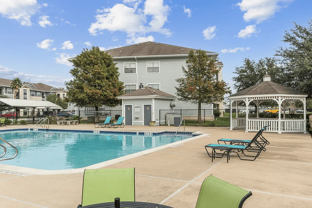 The Villas at Shaver Apartments — Photo 3