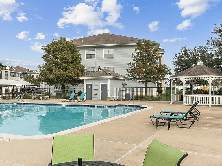 The Villas at Shaver Apartments — Photo 3