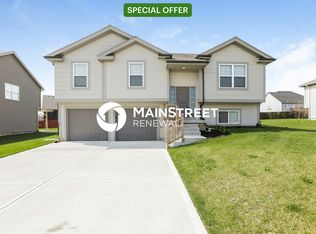 1015 Clayton Dr, Raymore, MO 64083