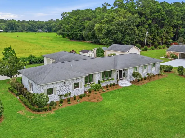 301 Land O Pines Cir, Moncks Corner, SC 29461