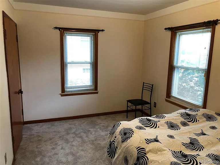 2111 W Forteen Mile Rd — Photo 11