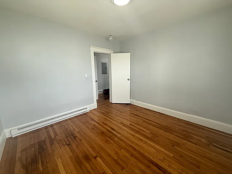 139 Lawton Ave #9 — Photo 4