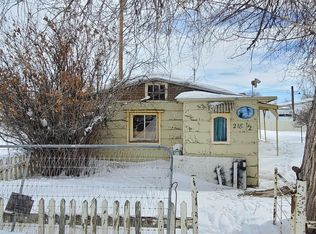 218 1/2 Warren St, Thermopolis, WY 82443