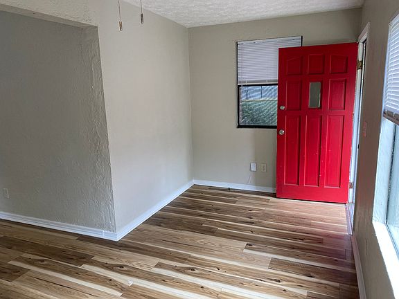 3rd image of 2046 W 17th St