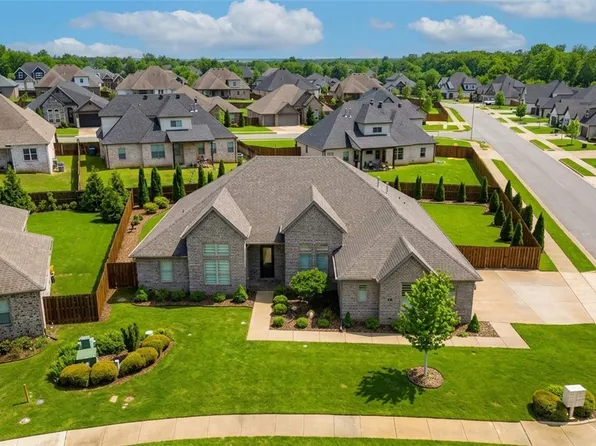 1600 Cherrie St, Bentonville, AR 72713