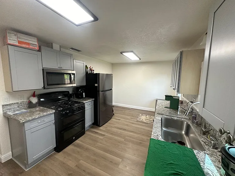 1240 Q St — Photo 9